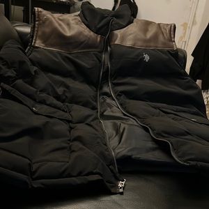 Men’s Zippered Vest